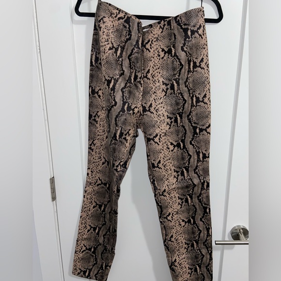 Women’s SUPERDOWN tan snake print faux leather pants - Picture 4 of 5